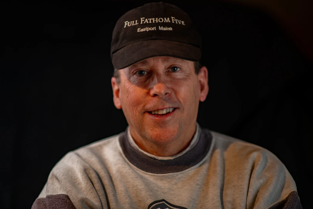 woman is working on the laptop