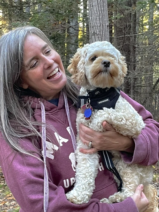 woman is working on the laptop