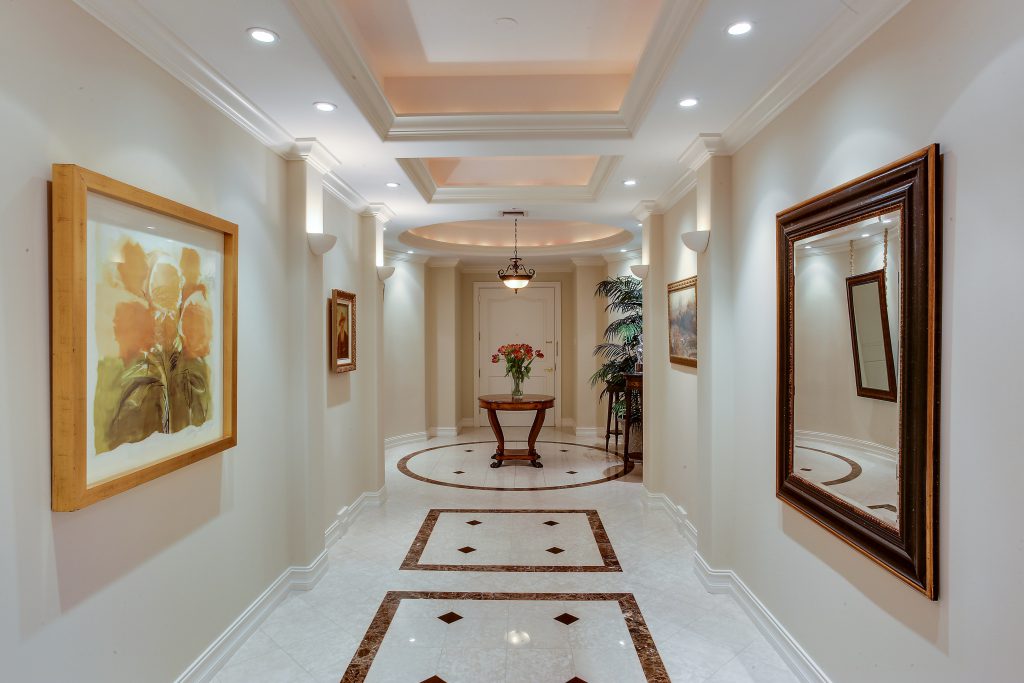 The foyer at 1111 Ritz Carlton Dr #ph-1804