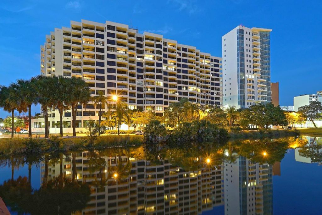 Bay Plaza - Sarasota, Florida Condos