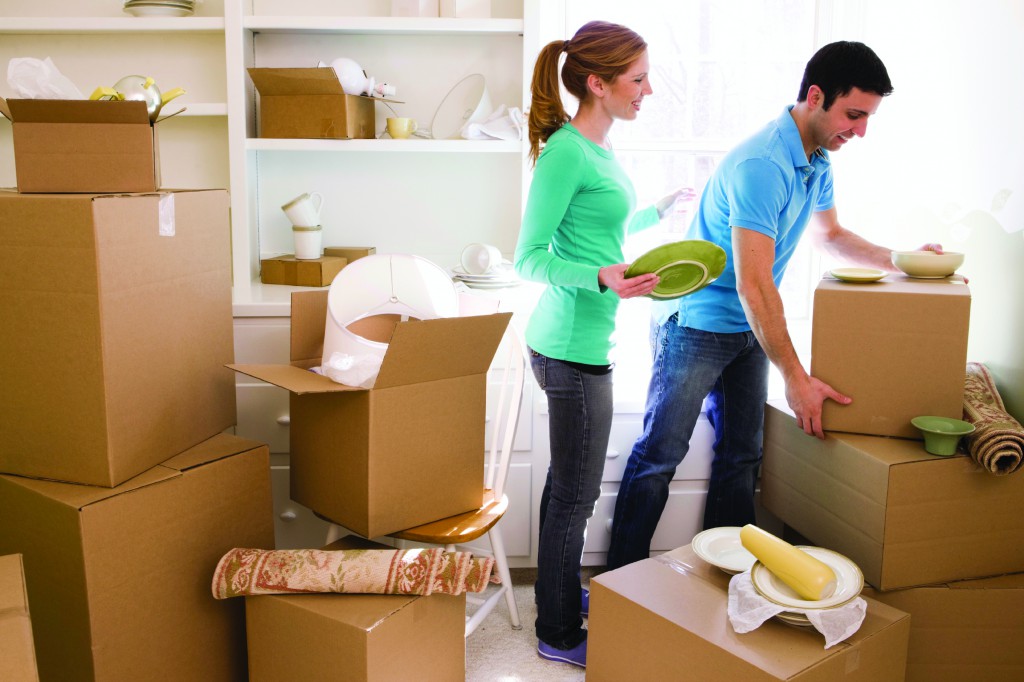 CoupleMovingIn8389285