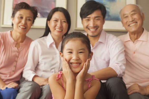 MultigenerationalEthnicFamily_152936843