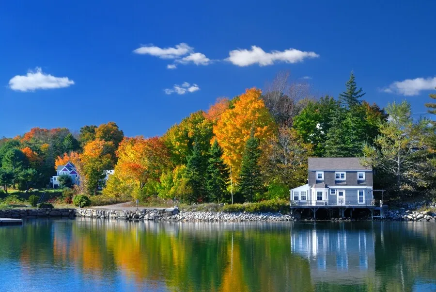 Colors of Indian summer, Maine