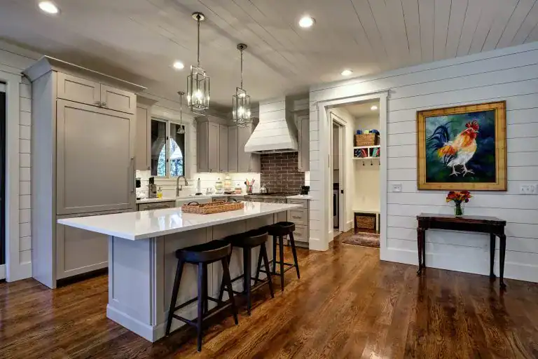 First impressions are EVERYTHING so use these Tips For Selling Your Home