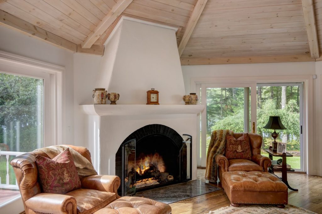 Great room with vaulted ceilings