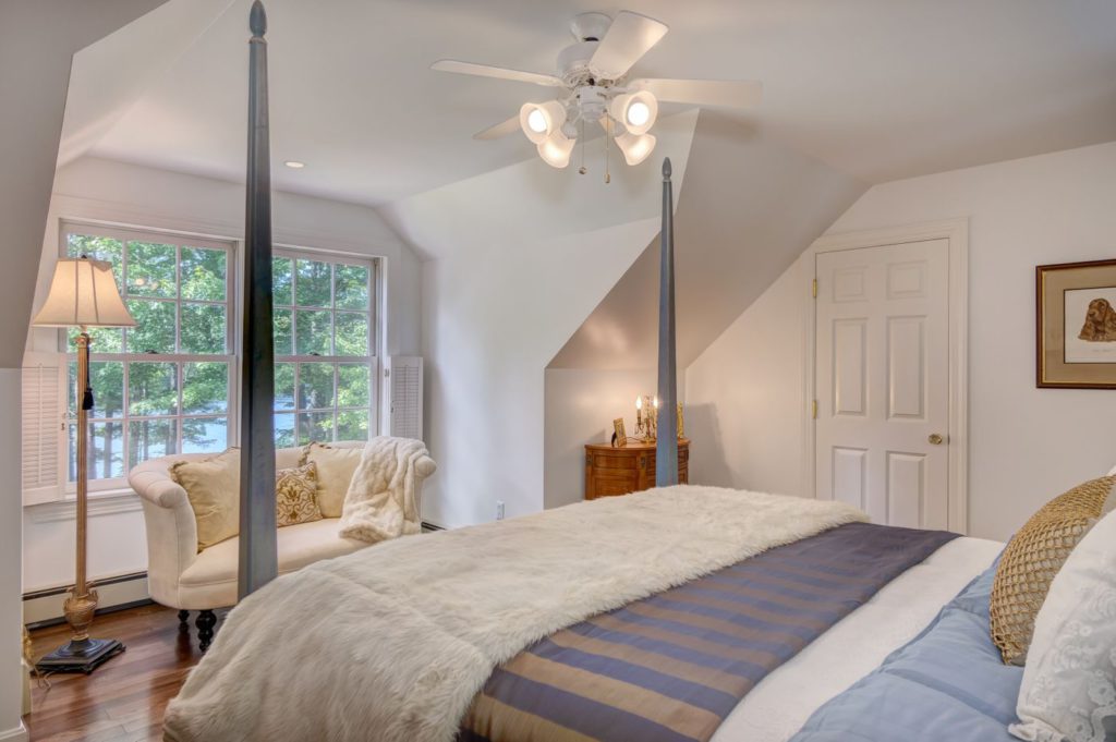 En-suite guest room