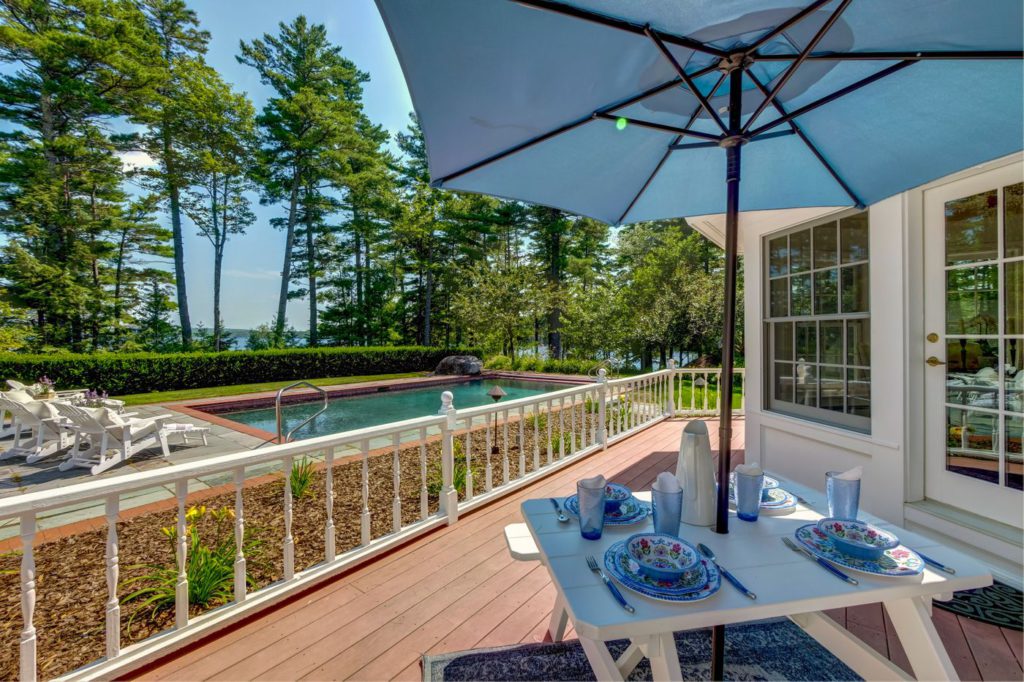 Outdoor entertaining space