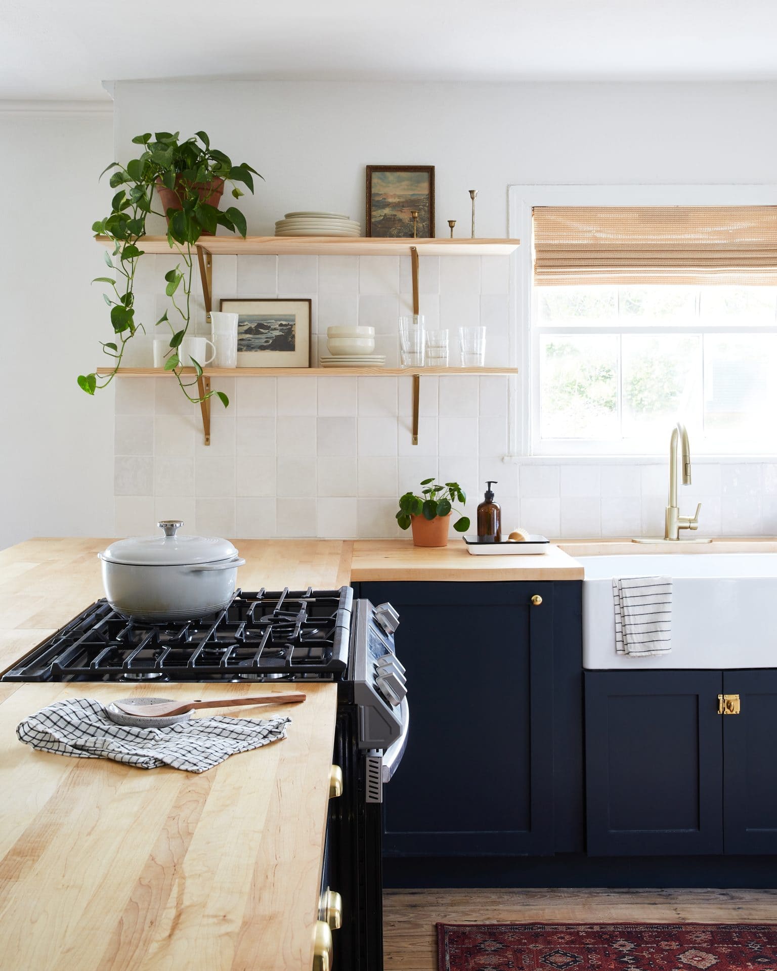 Kitchen with cohesive flow