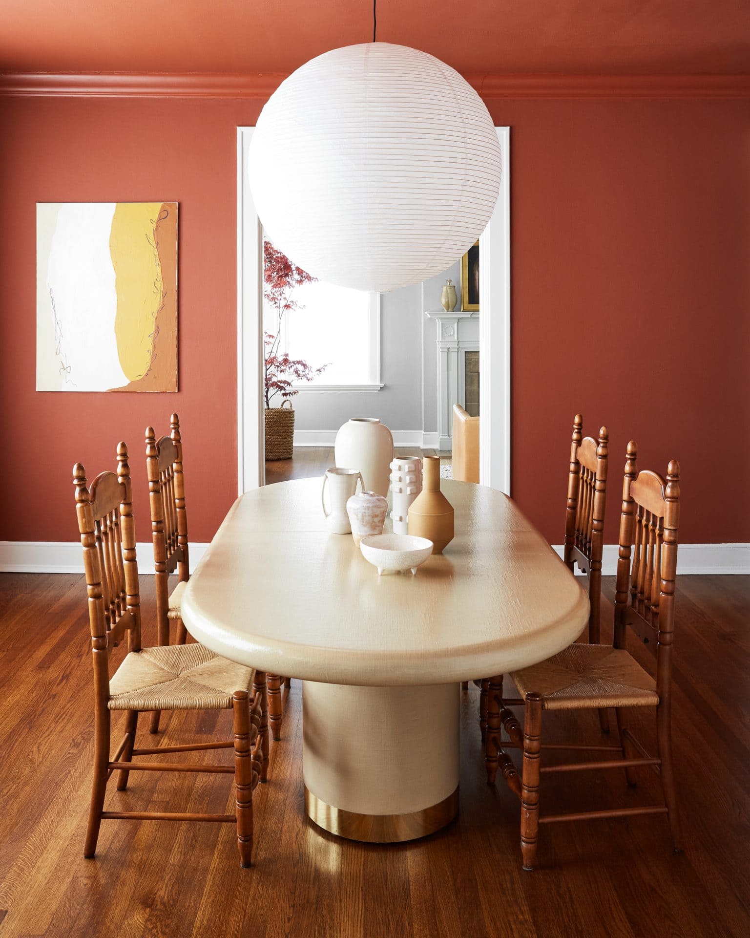 Dining room with clear focal point