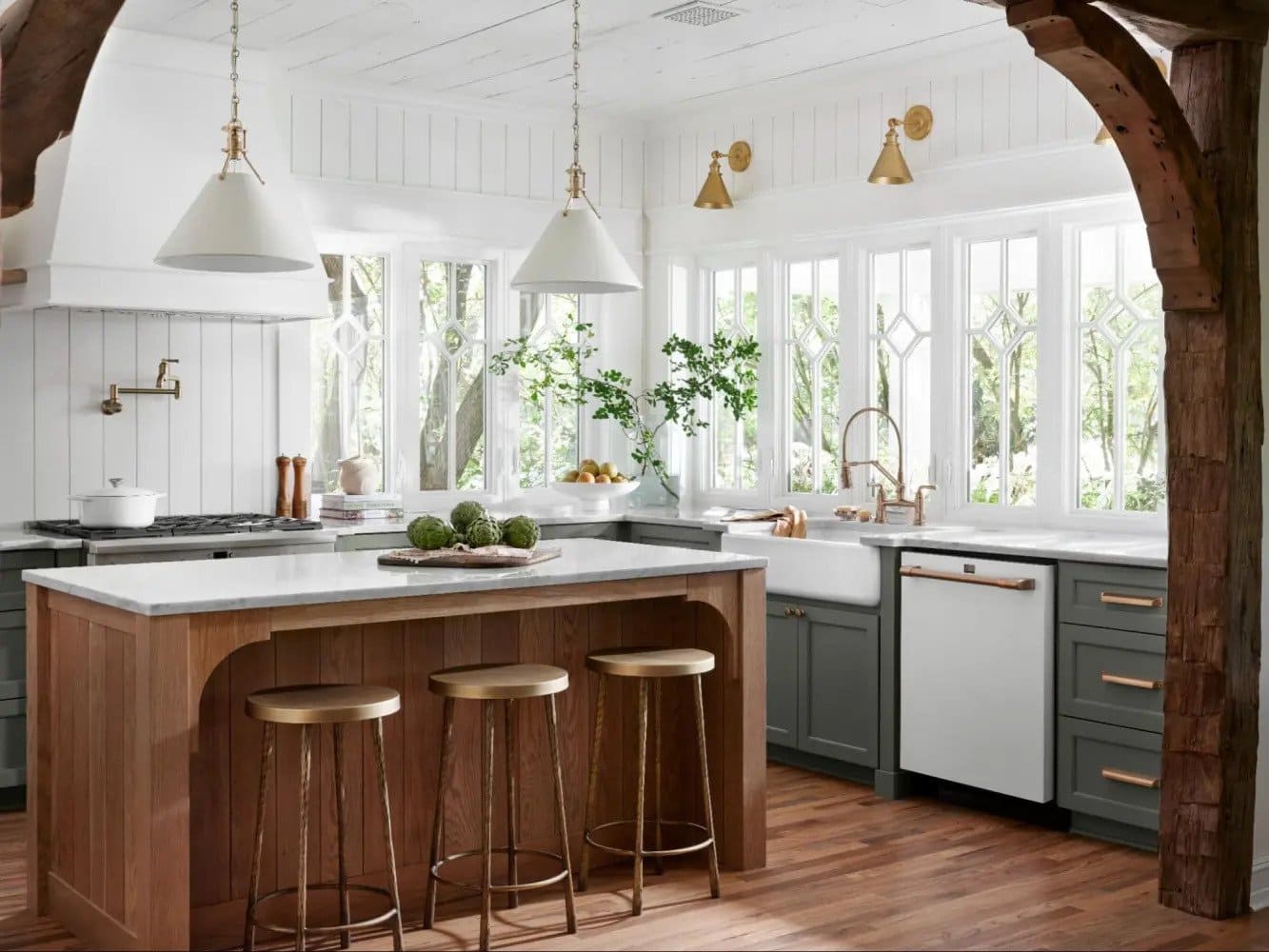 Oak island base with brass fixtures and corbels