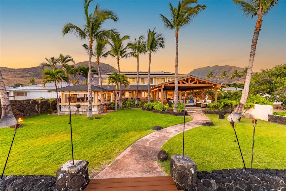 Your Private Oceanfront Retreat in Makaha: Where Island Living Meets Everyday Comfort
