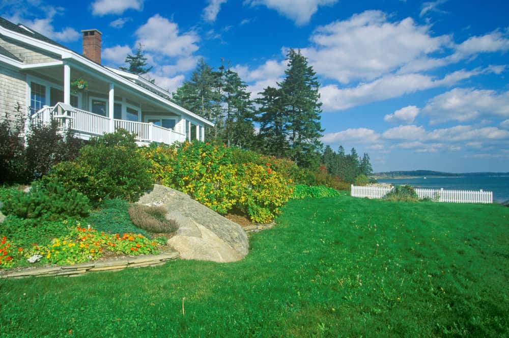 Home in Spruce Head maine