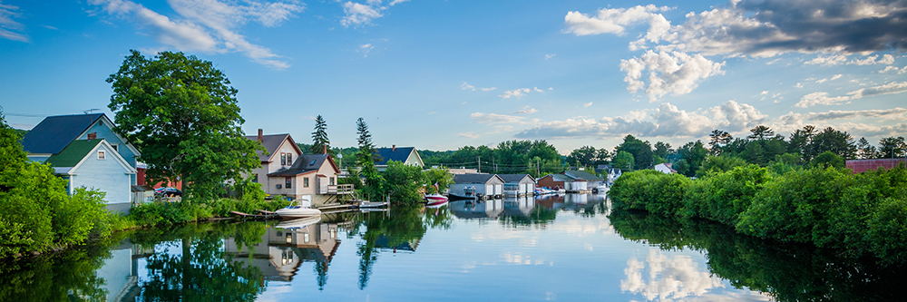 New Hampshire Lakes Region - Waterfront Homes in Laconia