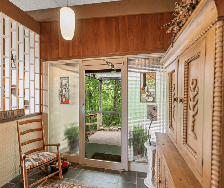 interior foyer image of 21 rhododendron in Black Mountain