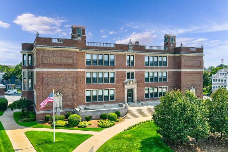 Schools and education in Arlington