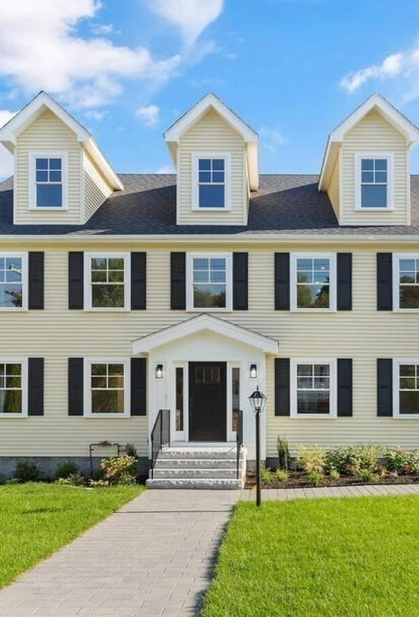 Search luxury homes in Woburn