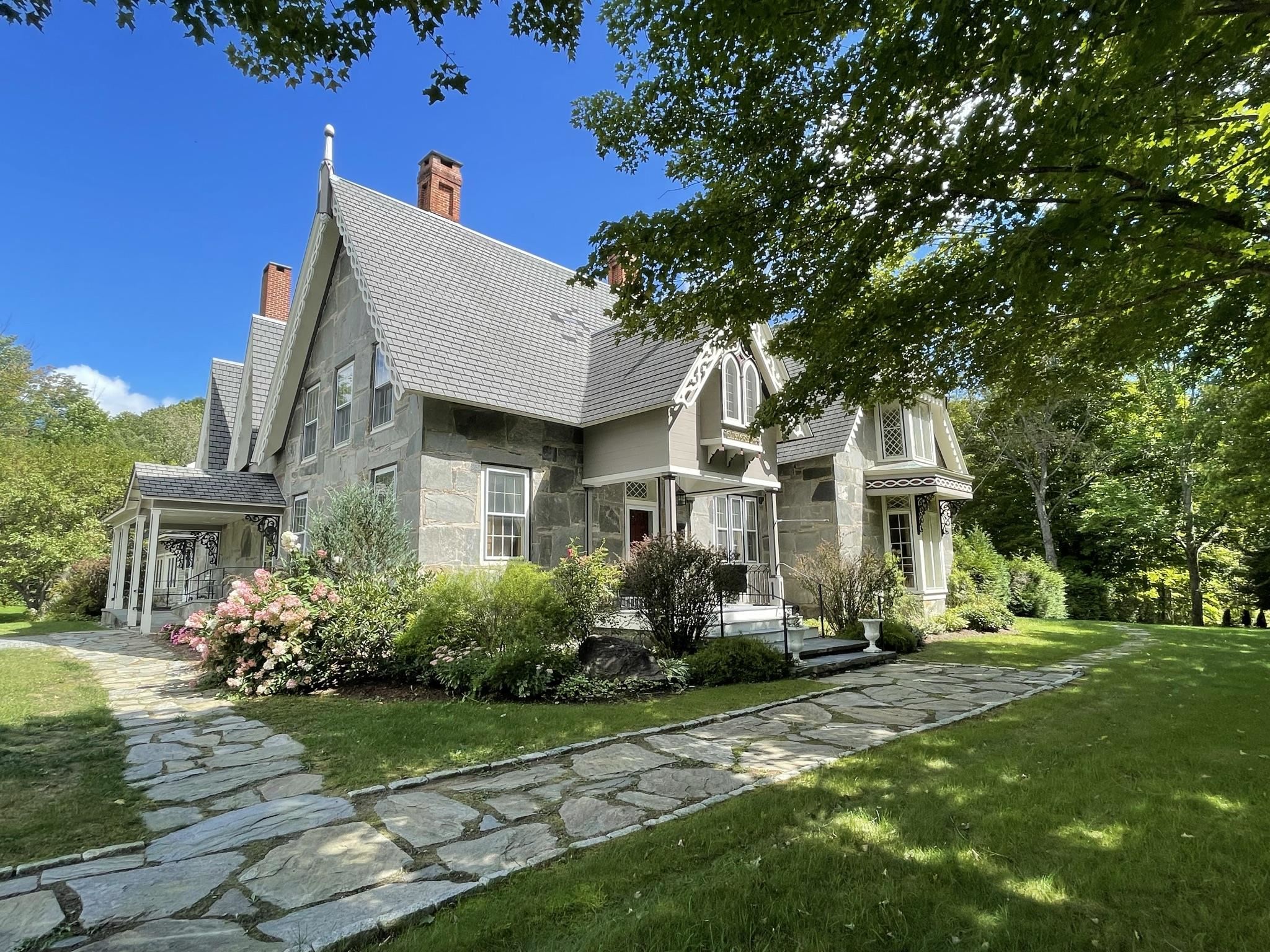 1589 Main Street - exterior