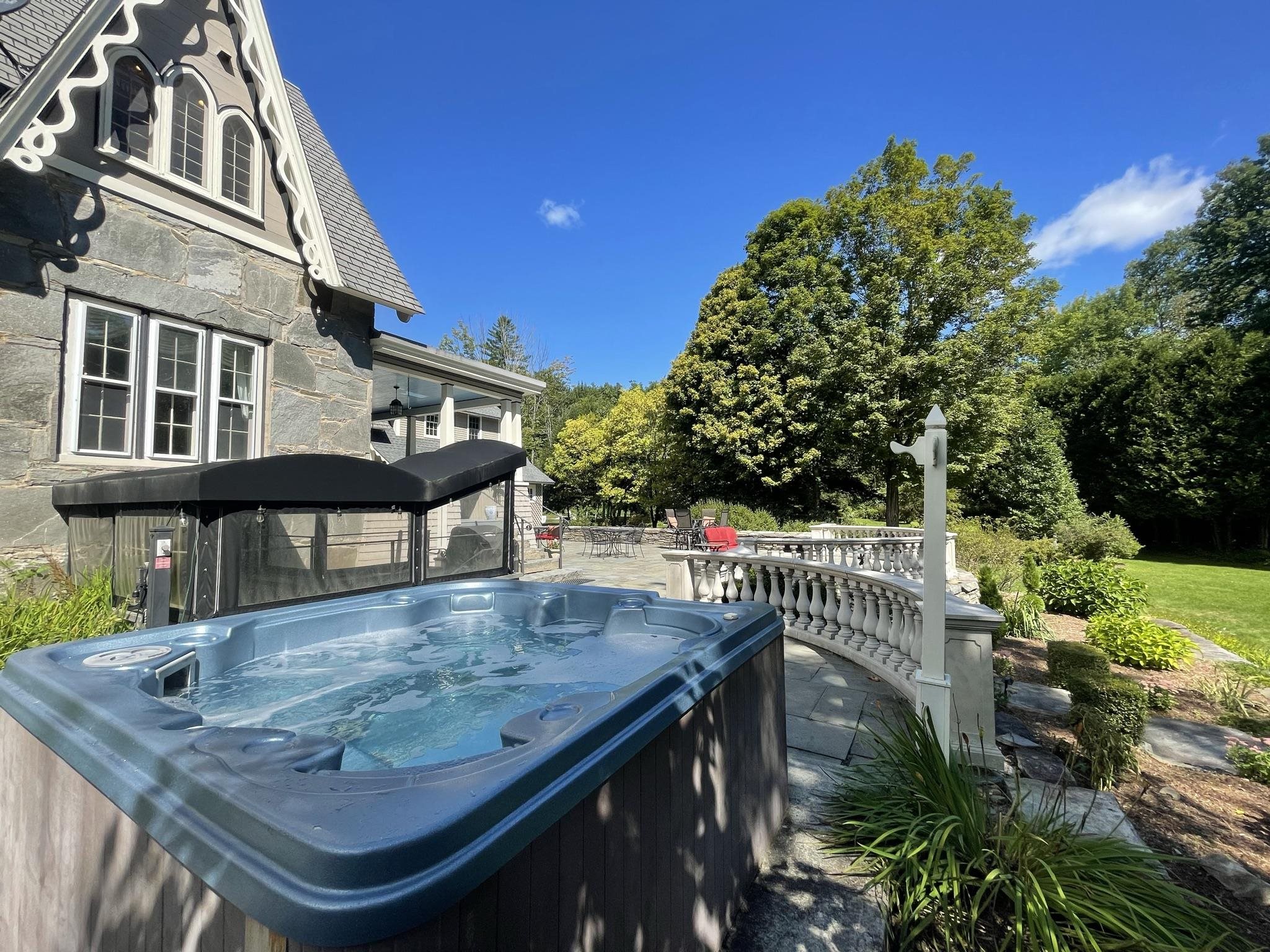1589 Main Street - pool