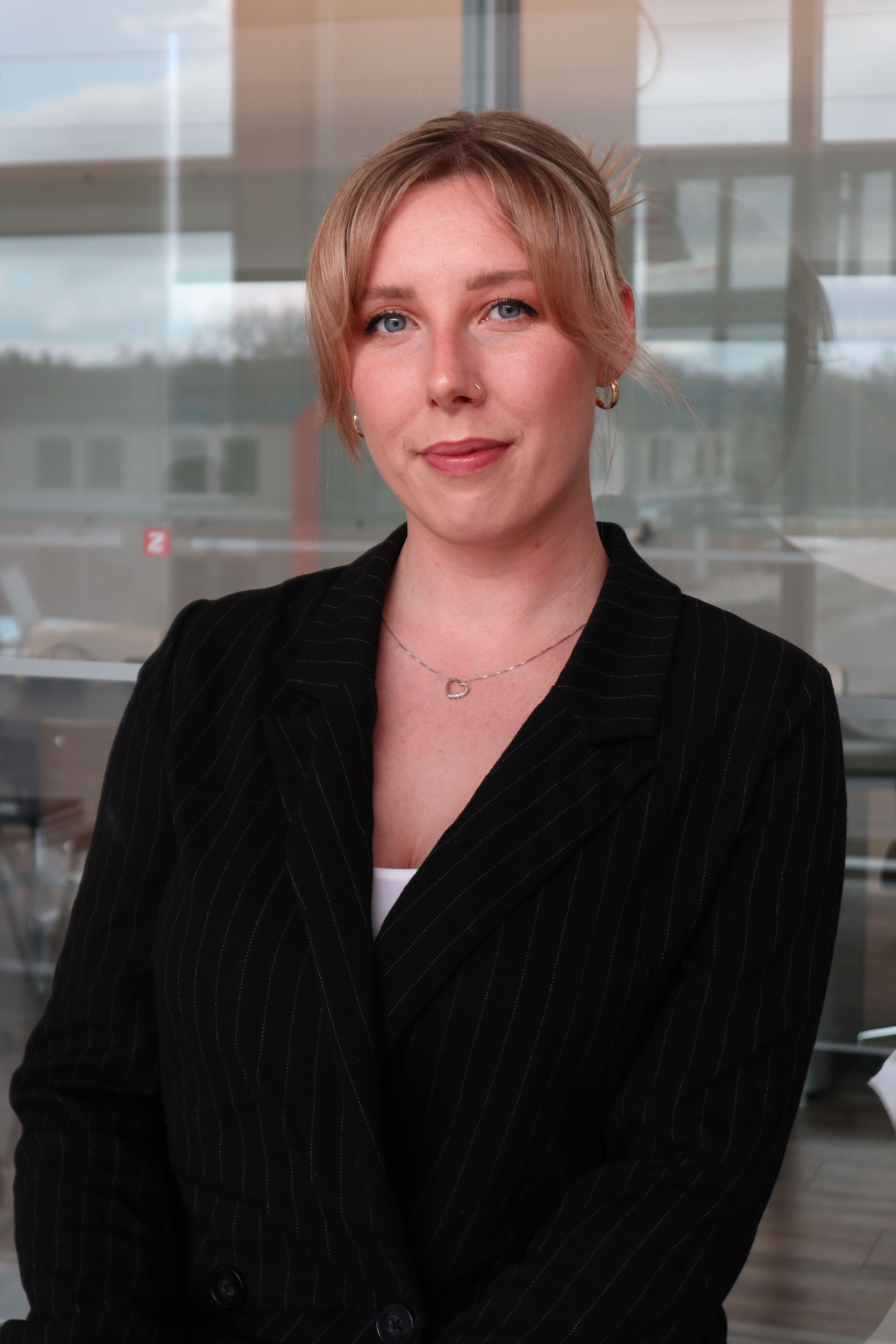 Zoe McFadden headshot