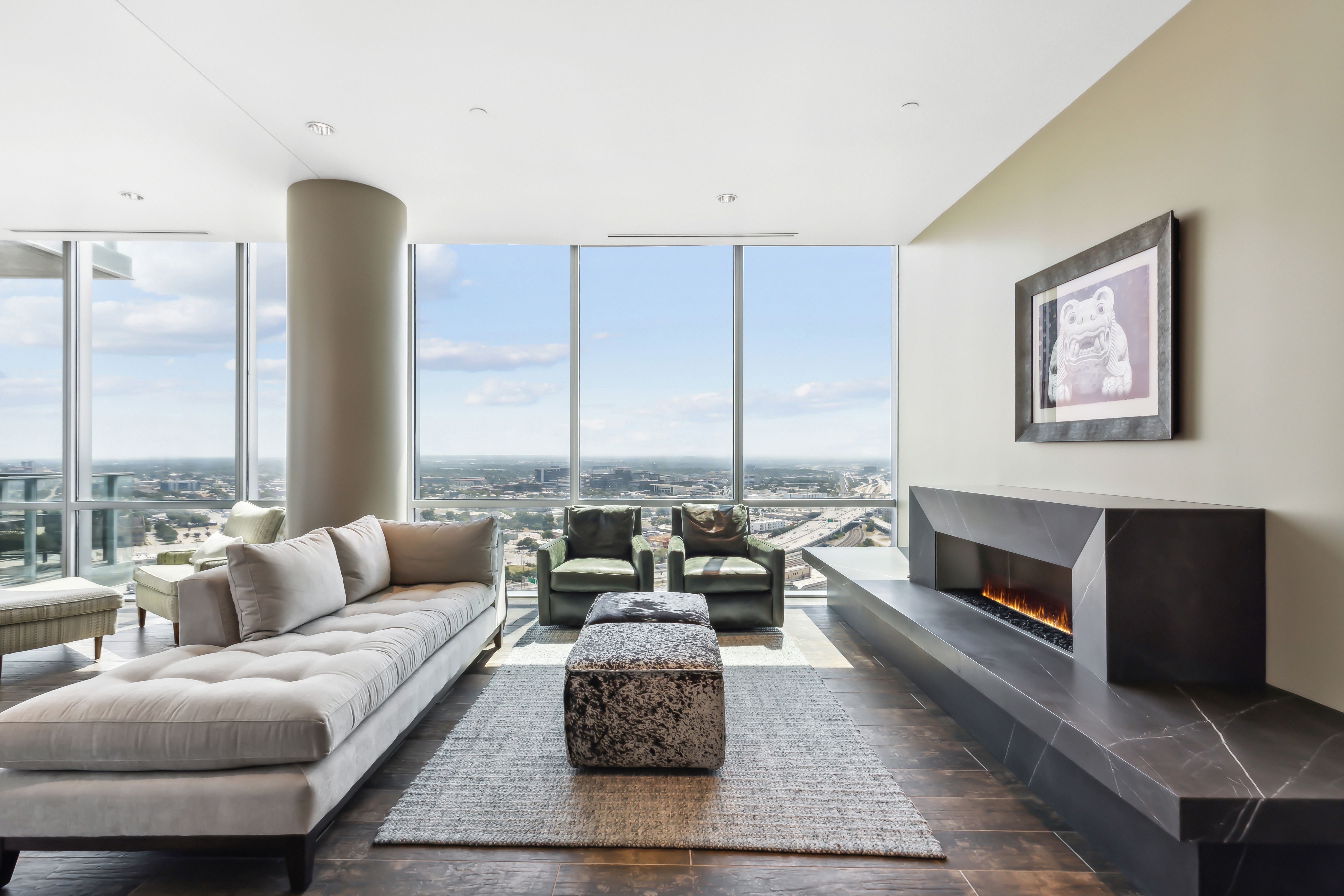 1301 Throckmorton Street, Unit 2503, in Fort Worth