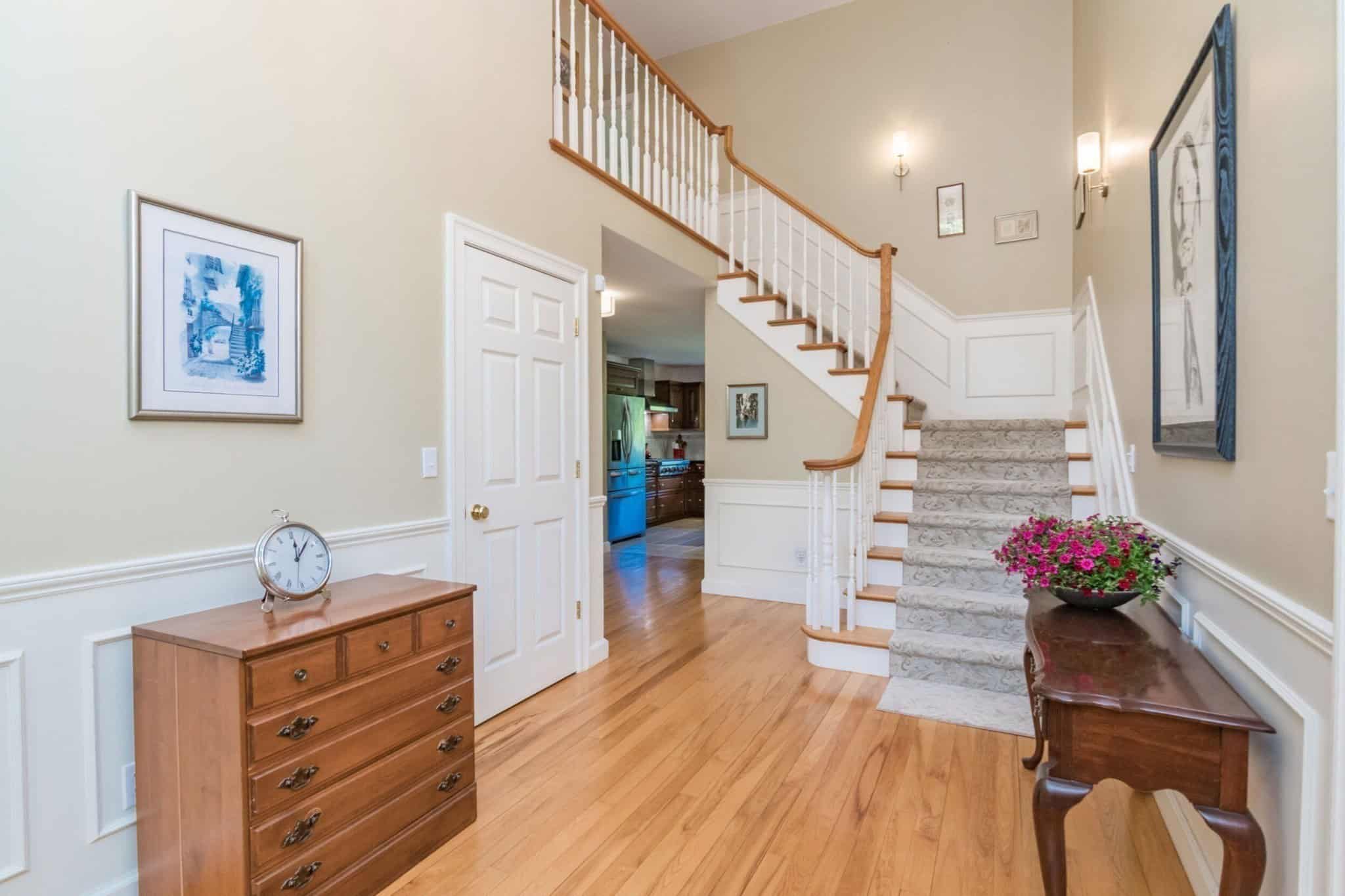 26 Briar Hill Rd Williamsburg Entryway