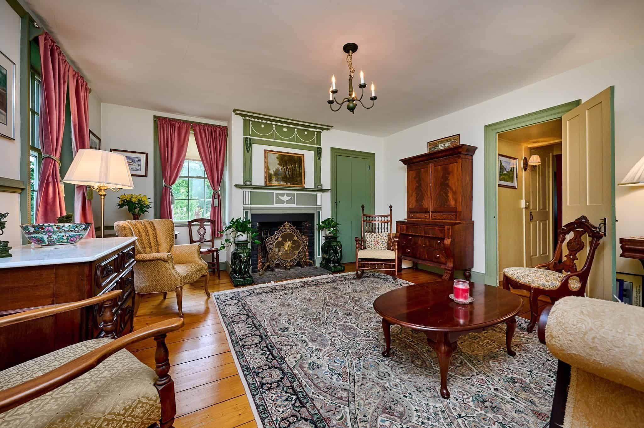 antique homes and farmhouses
