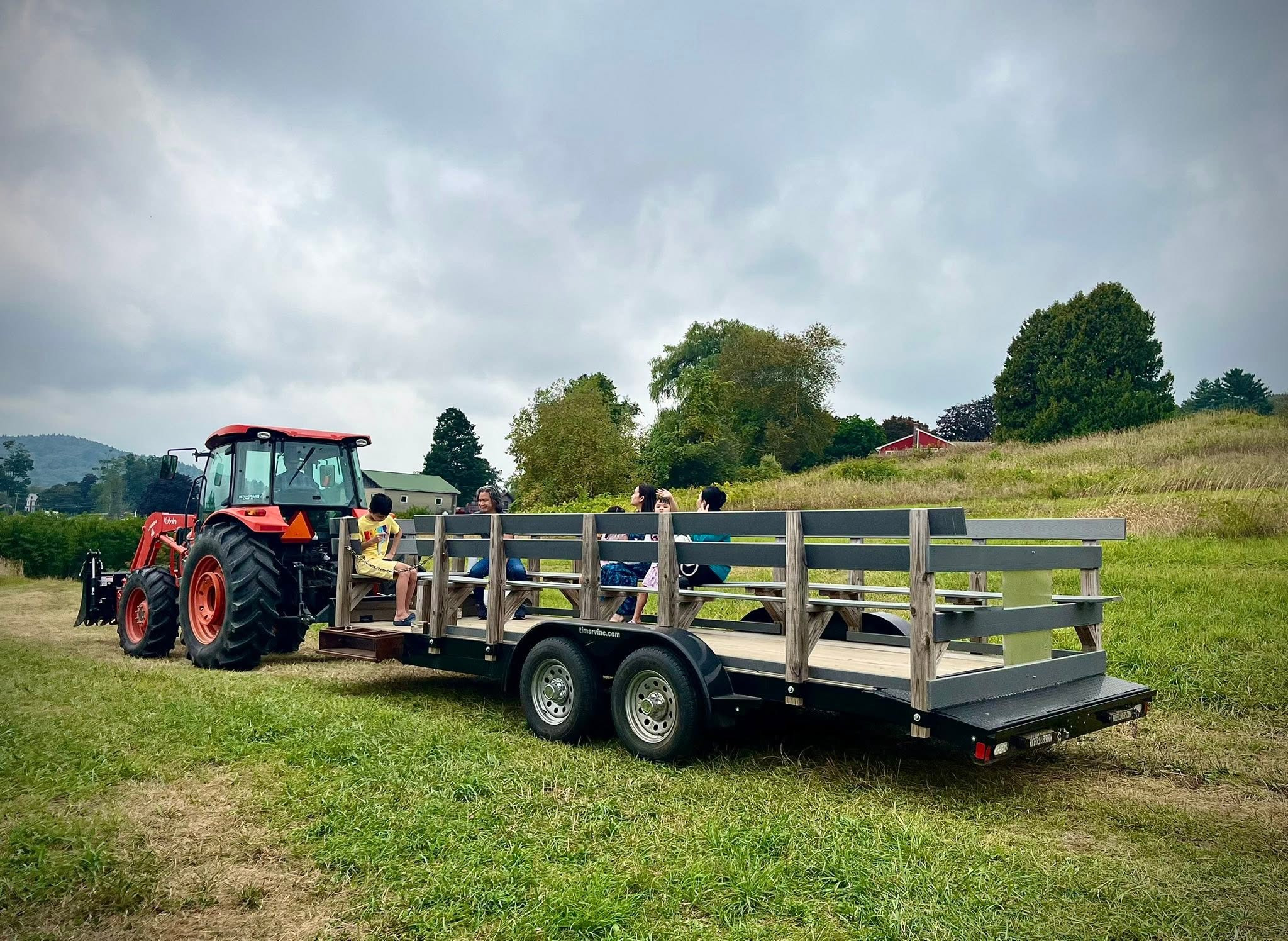 wagon ride apex orchards