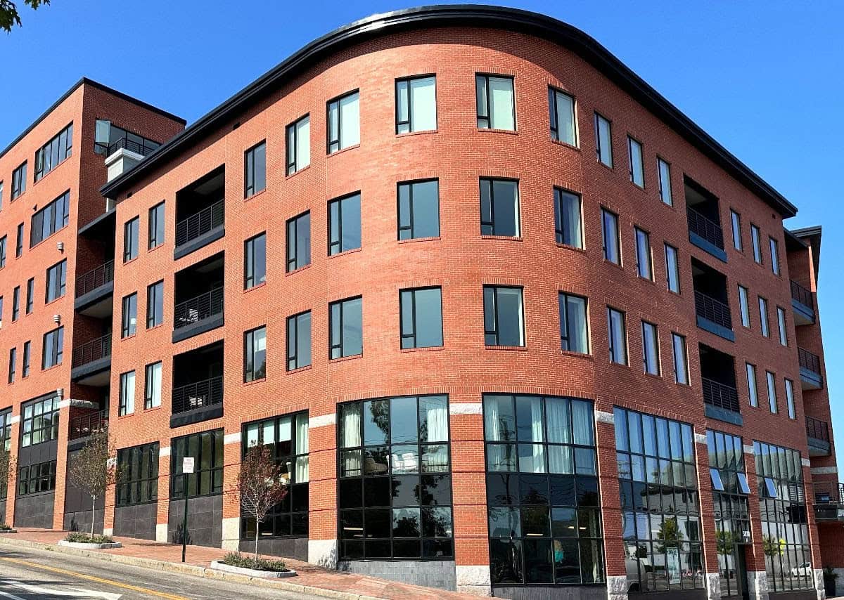 387 Commercial Street