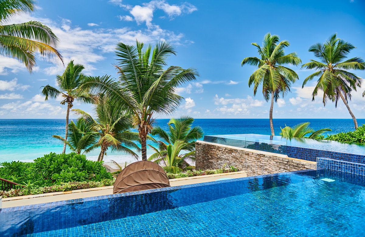 Buying a luxury property in Lyford Cay