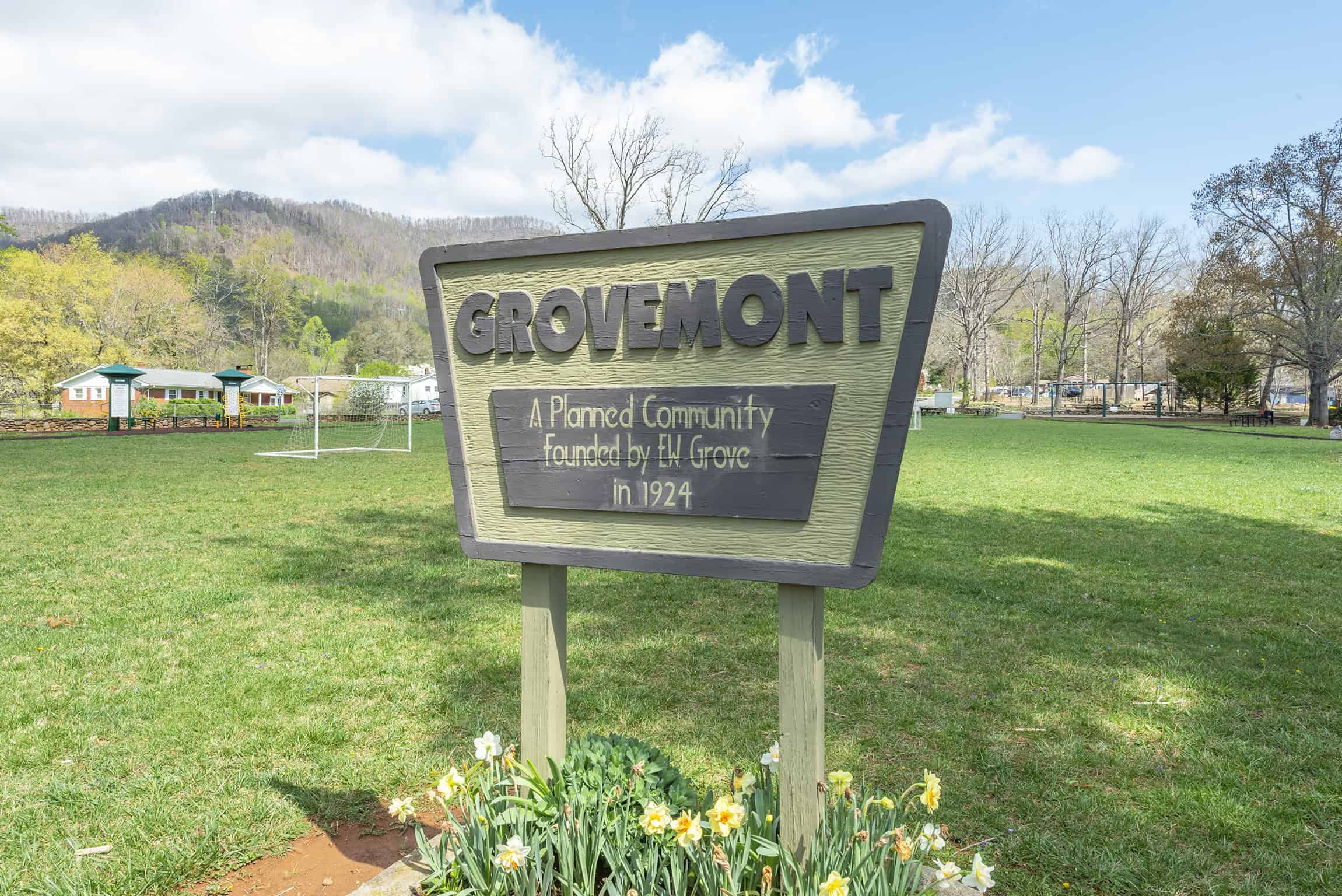 Grovemont neighborhood in Swannanoa NC near library