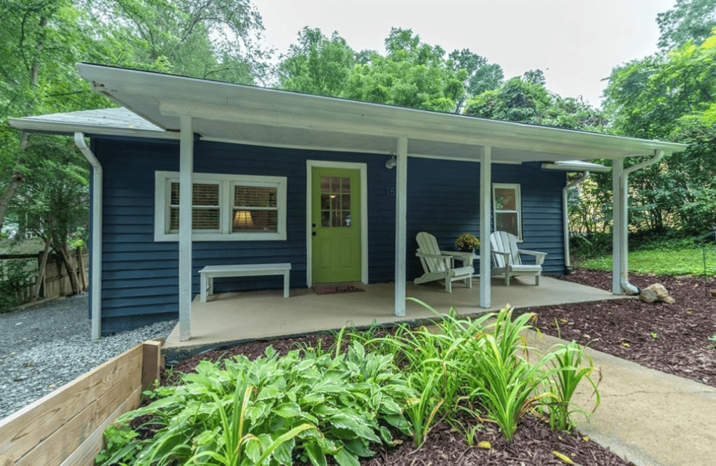 Oakley neighborhood in Asheville NC with homes and greenery