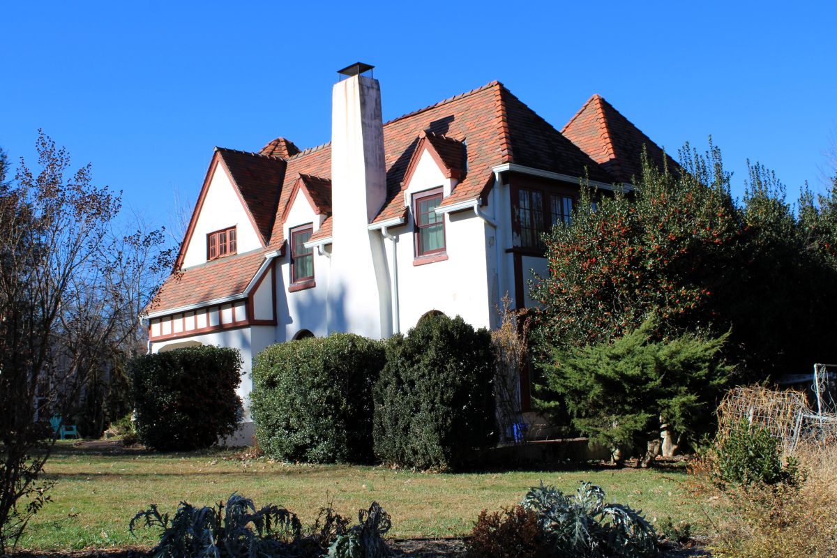 Historic Home in Kenilworth Neighborhood