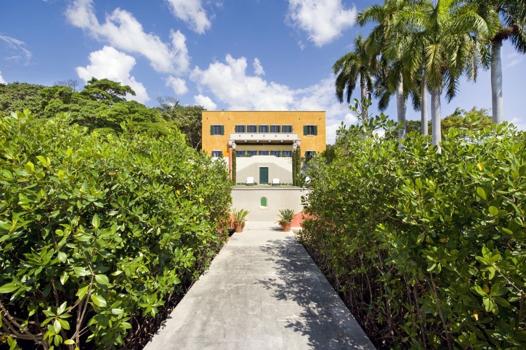 2999 Brickell Ave- Front