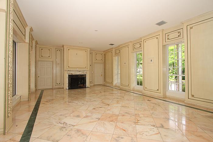 6945 Granada Boulevard Living Room