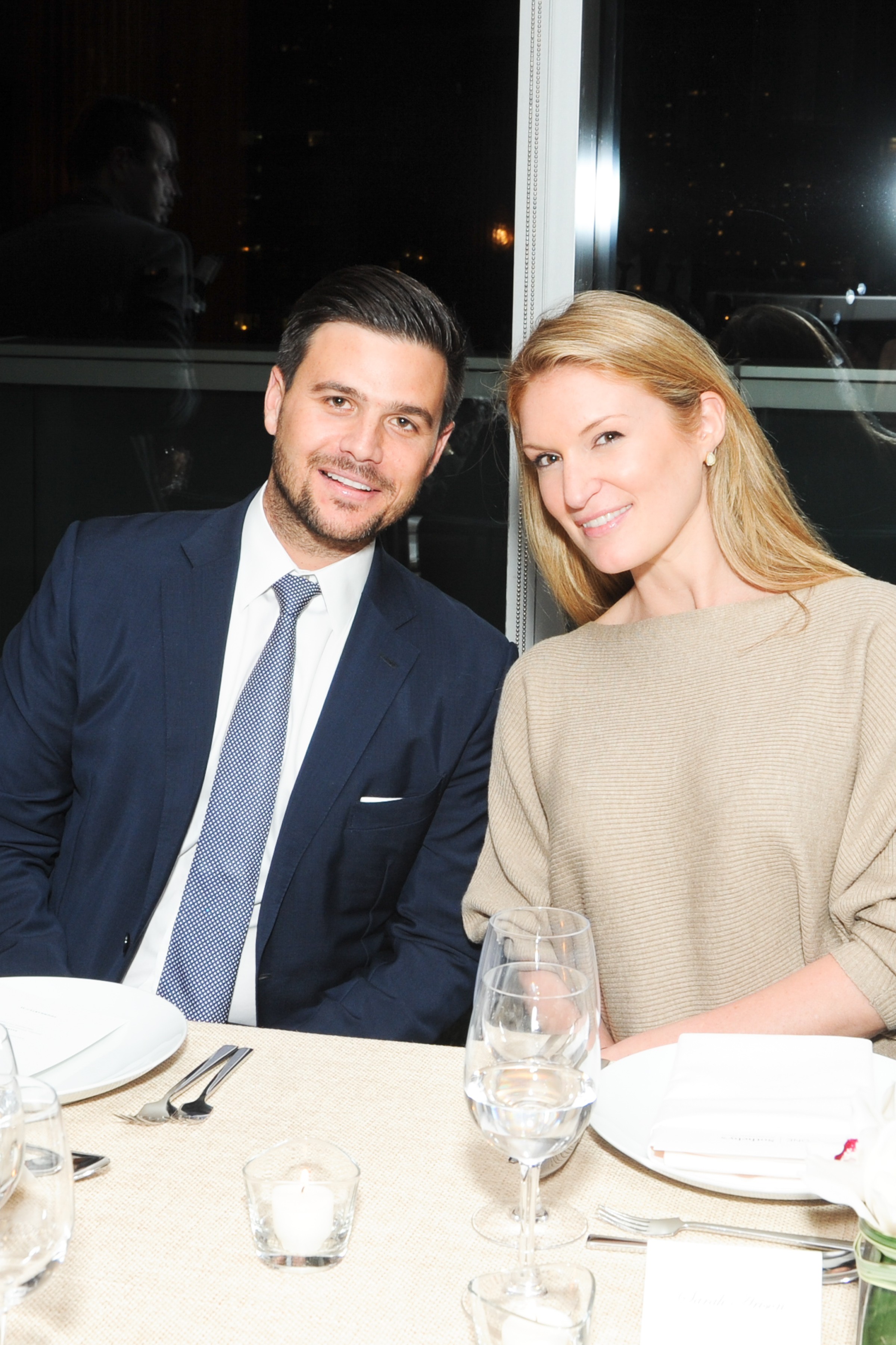 Daniel de la Vega, Sarah Arison