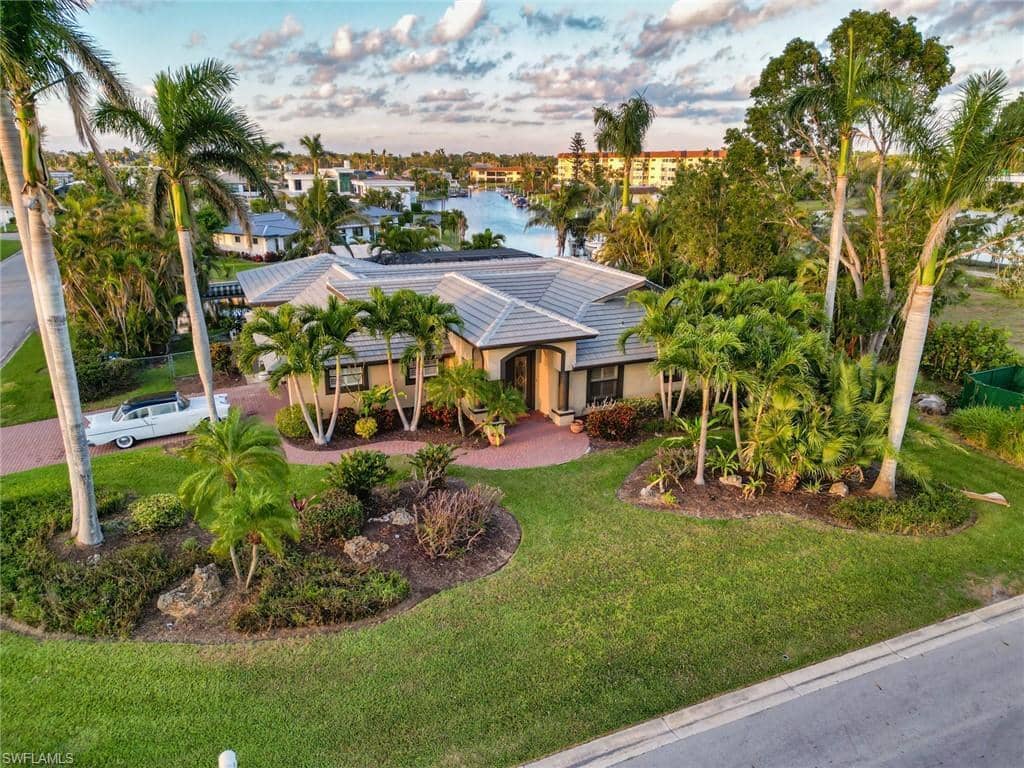 1041 S Town and River