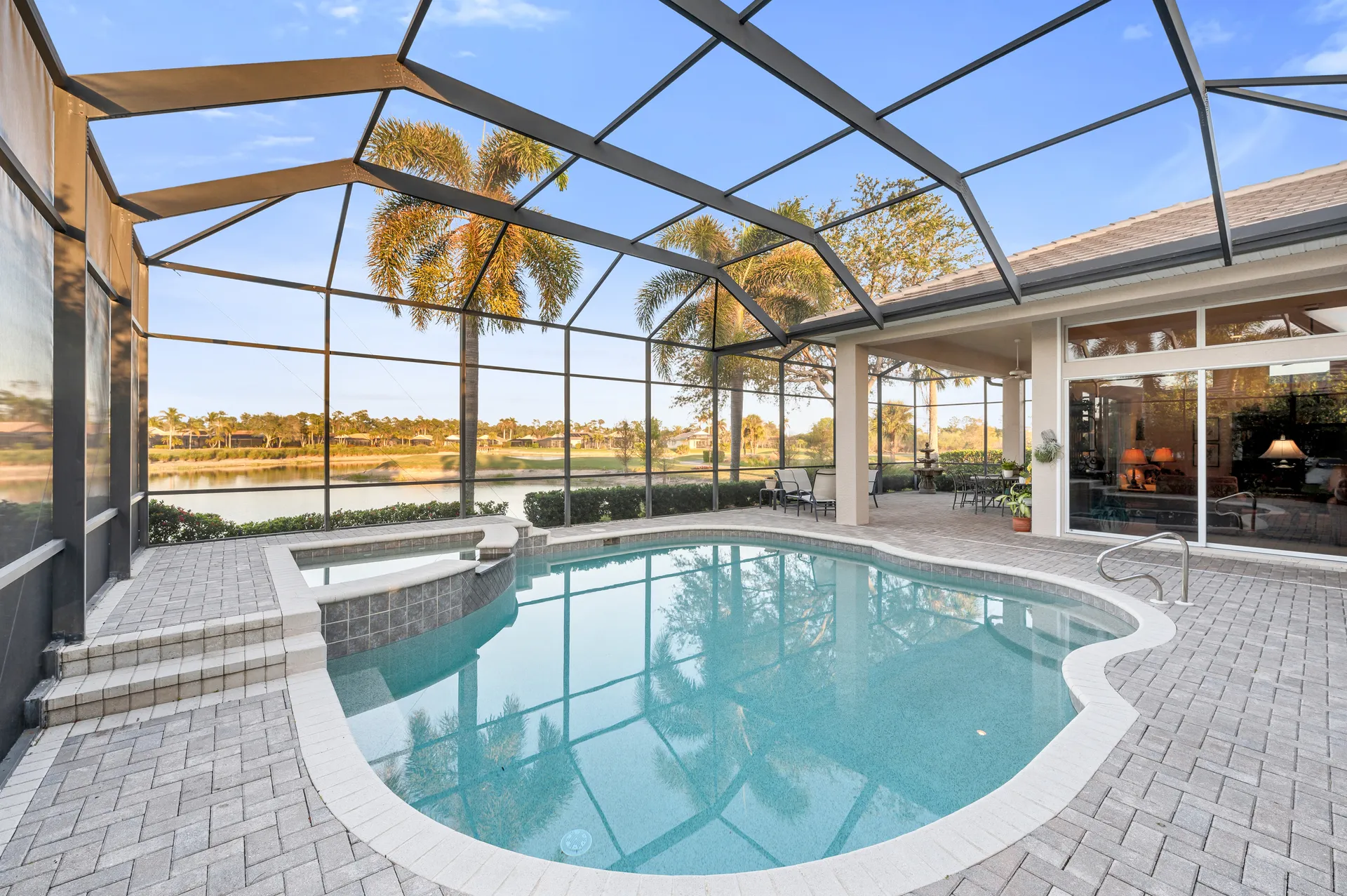 Naples Lakes Country Club