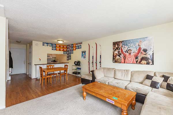 1065 university ave living room