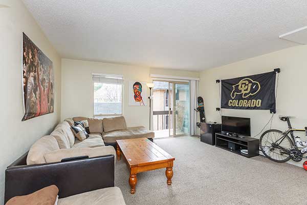 1065 university ave living room
