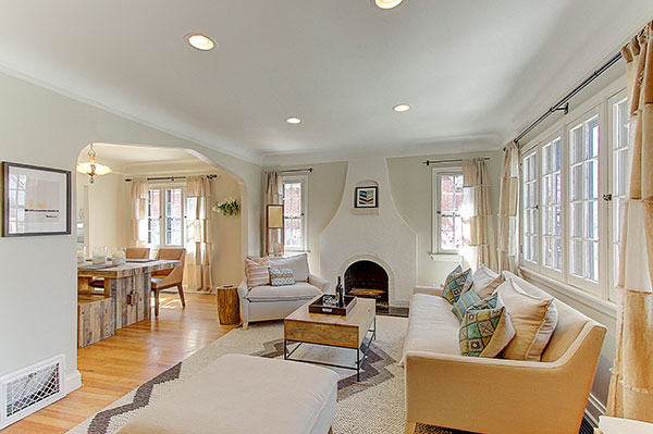 2630 glencoe street living room