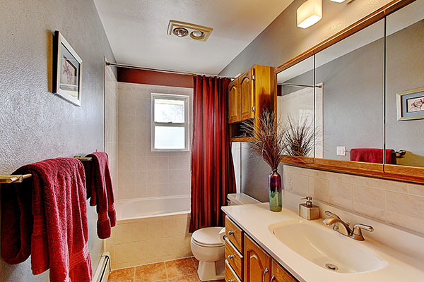 5700 West 28th Ave Bathroom