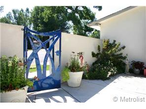 Such a gorgeous front gate!