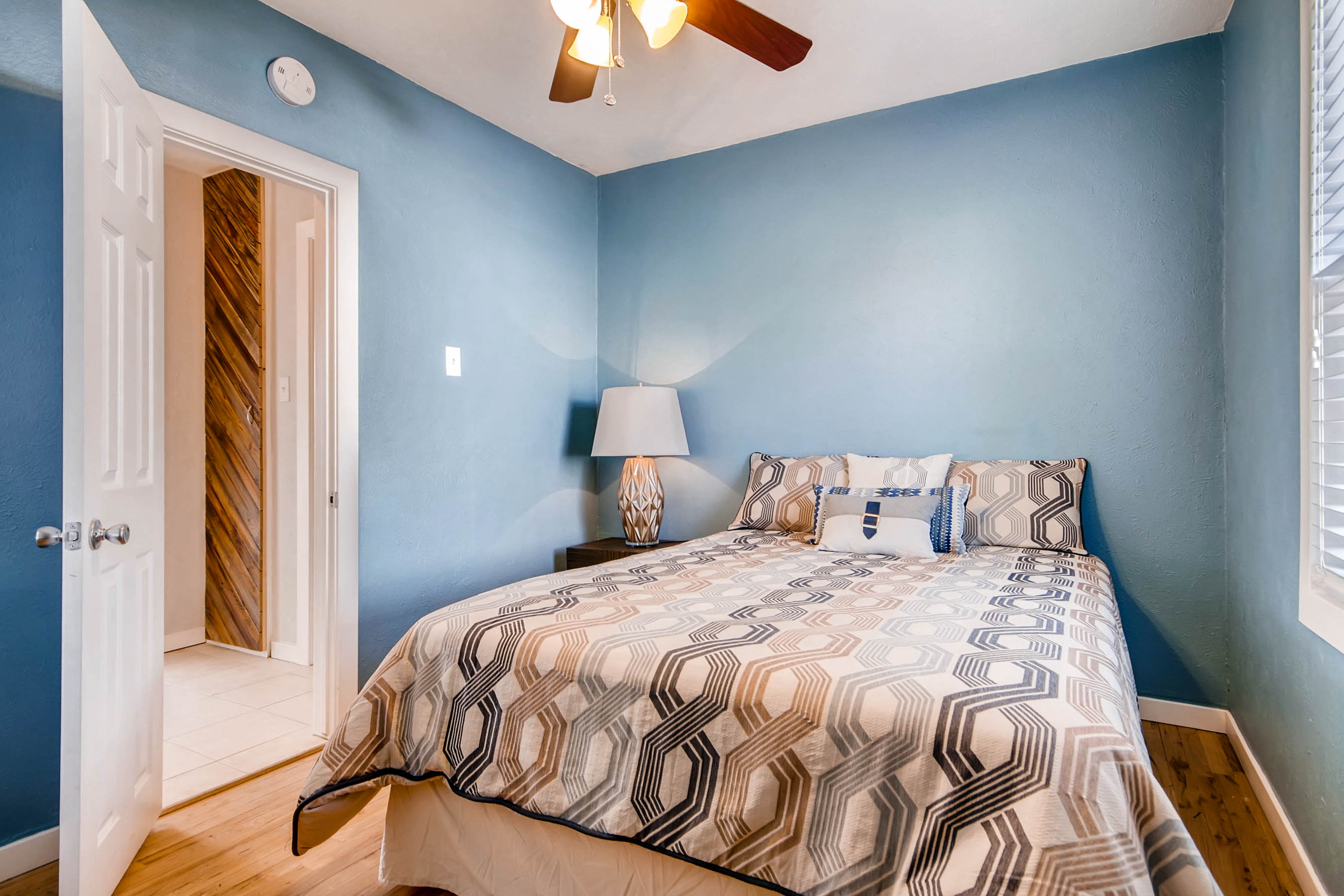 Barnum-bedroom