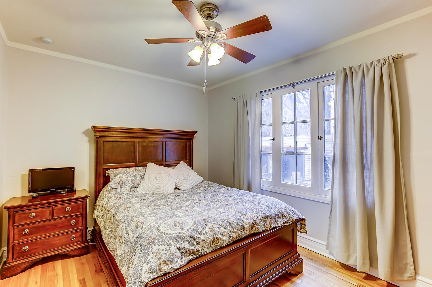 Congress-Park-bedroom