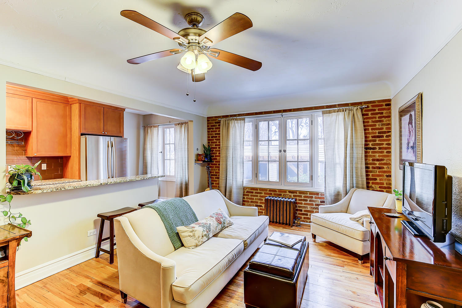 Congress-Park-living-room