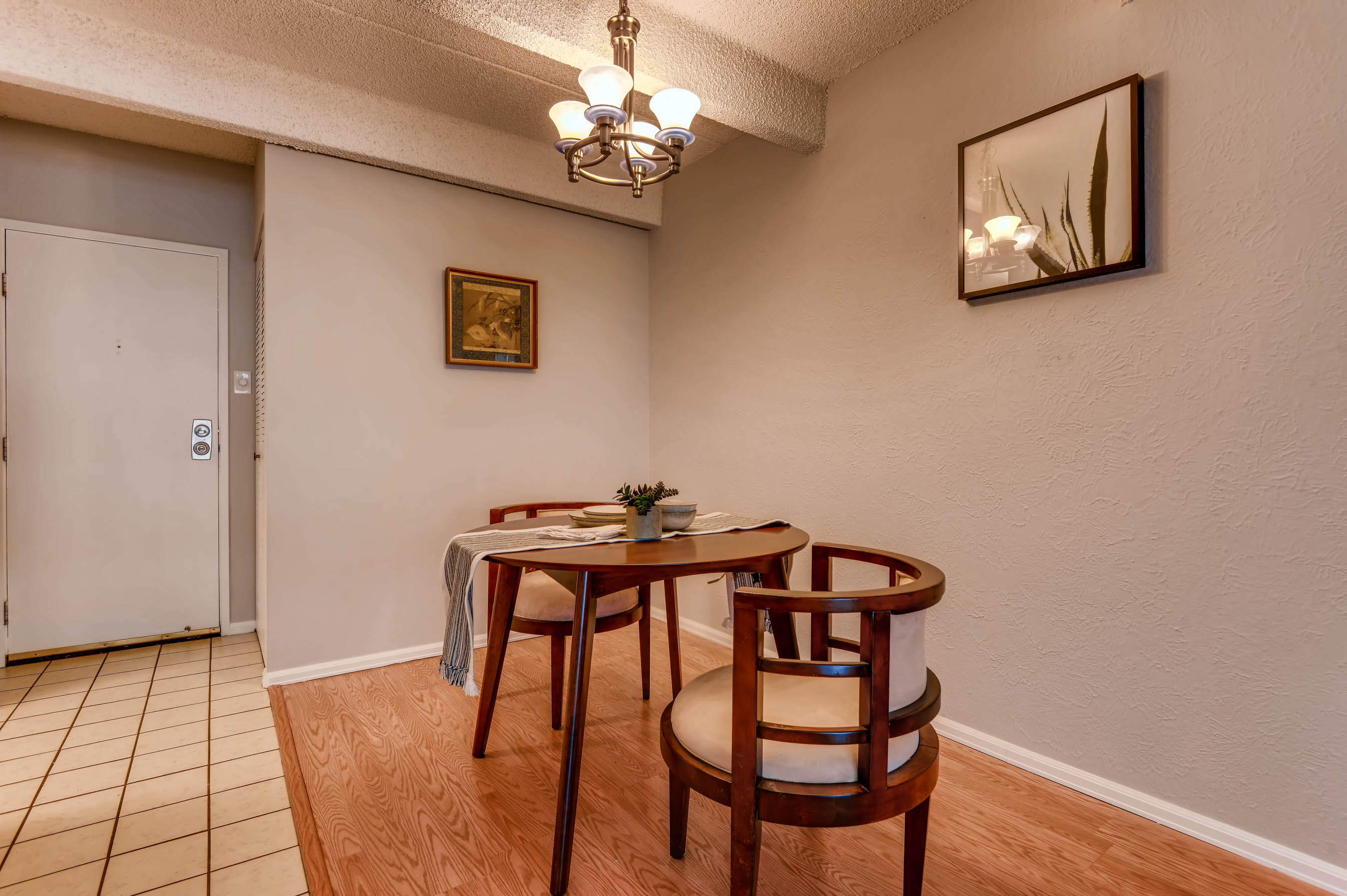 Brown Breakfast Nook