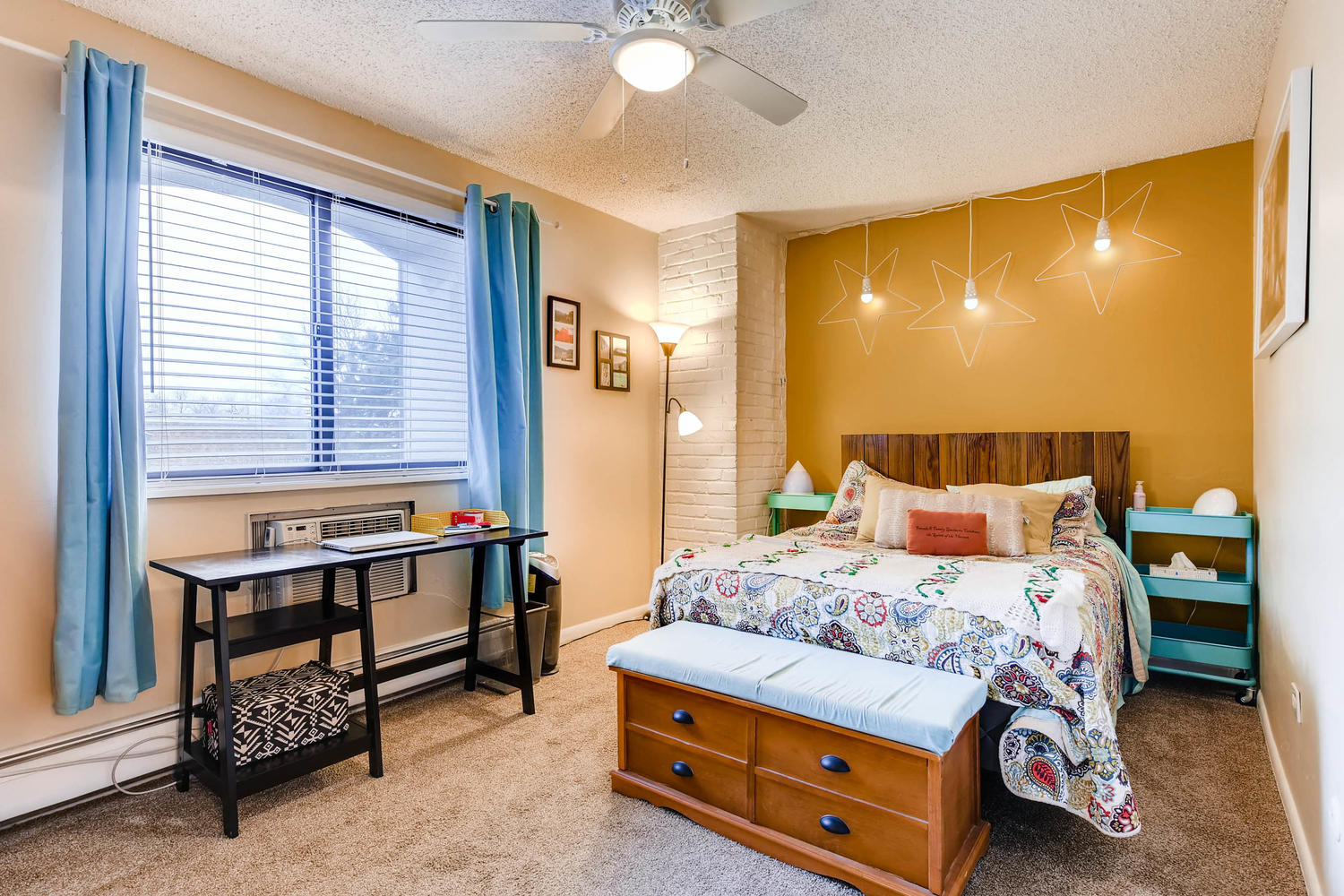 Holly-Hills-bedroom