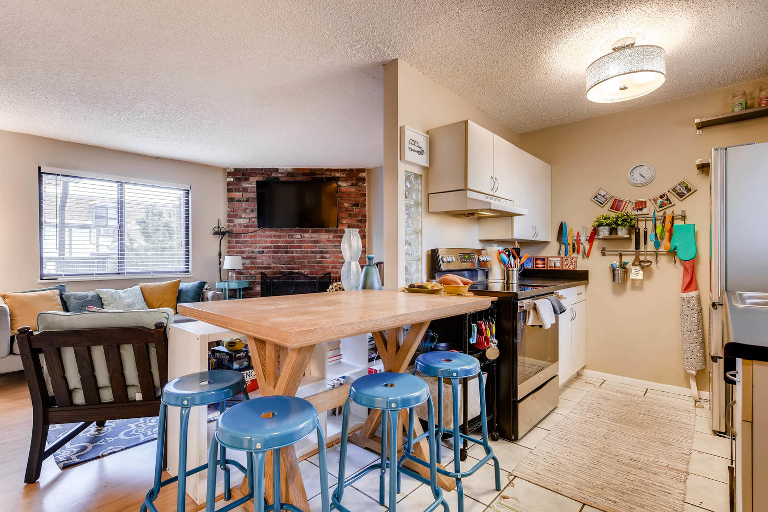 Holly-Hills-kitchen