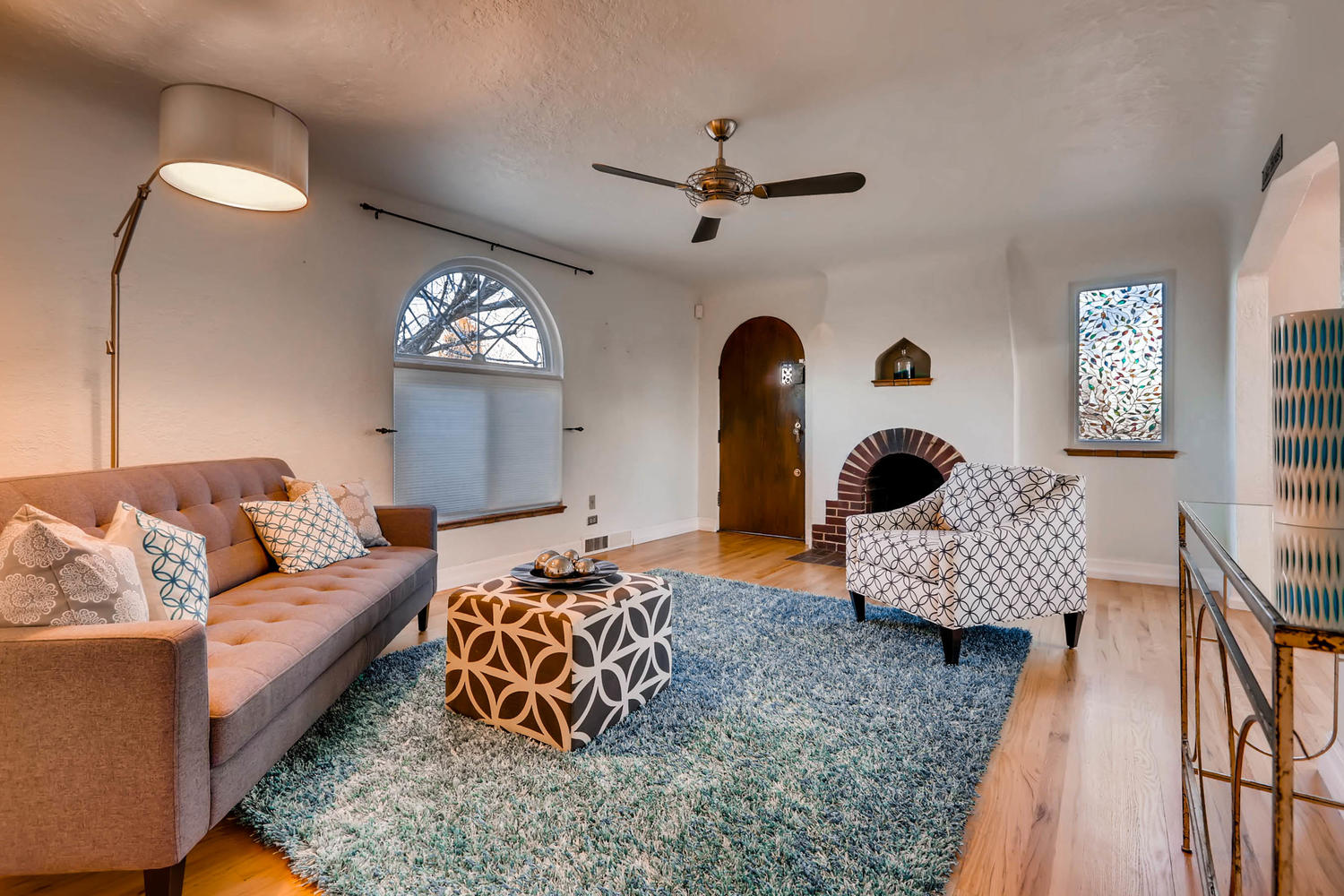 Sloans-Lake-living-room