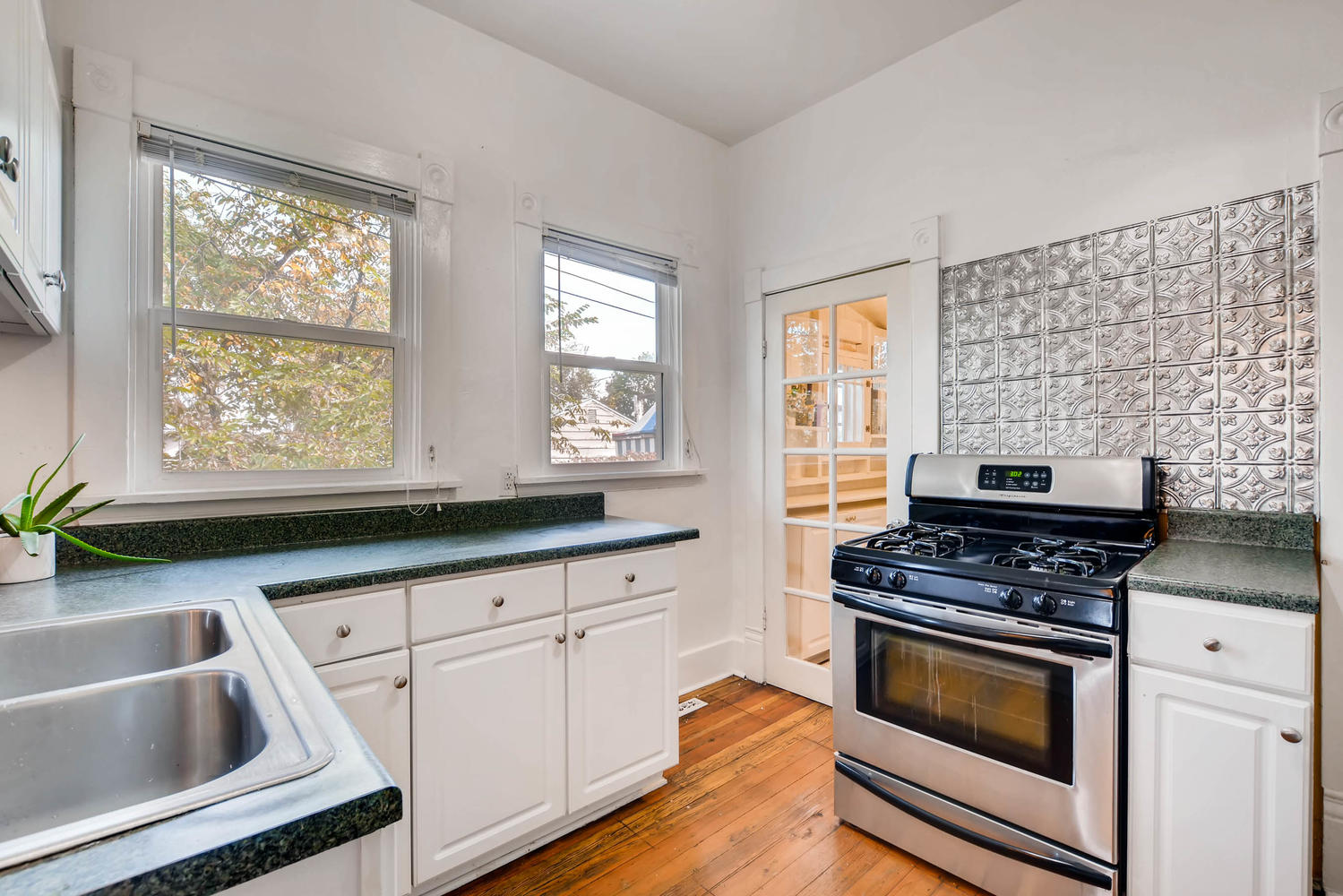 Villa-Park-kitchen